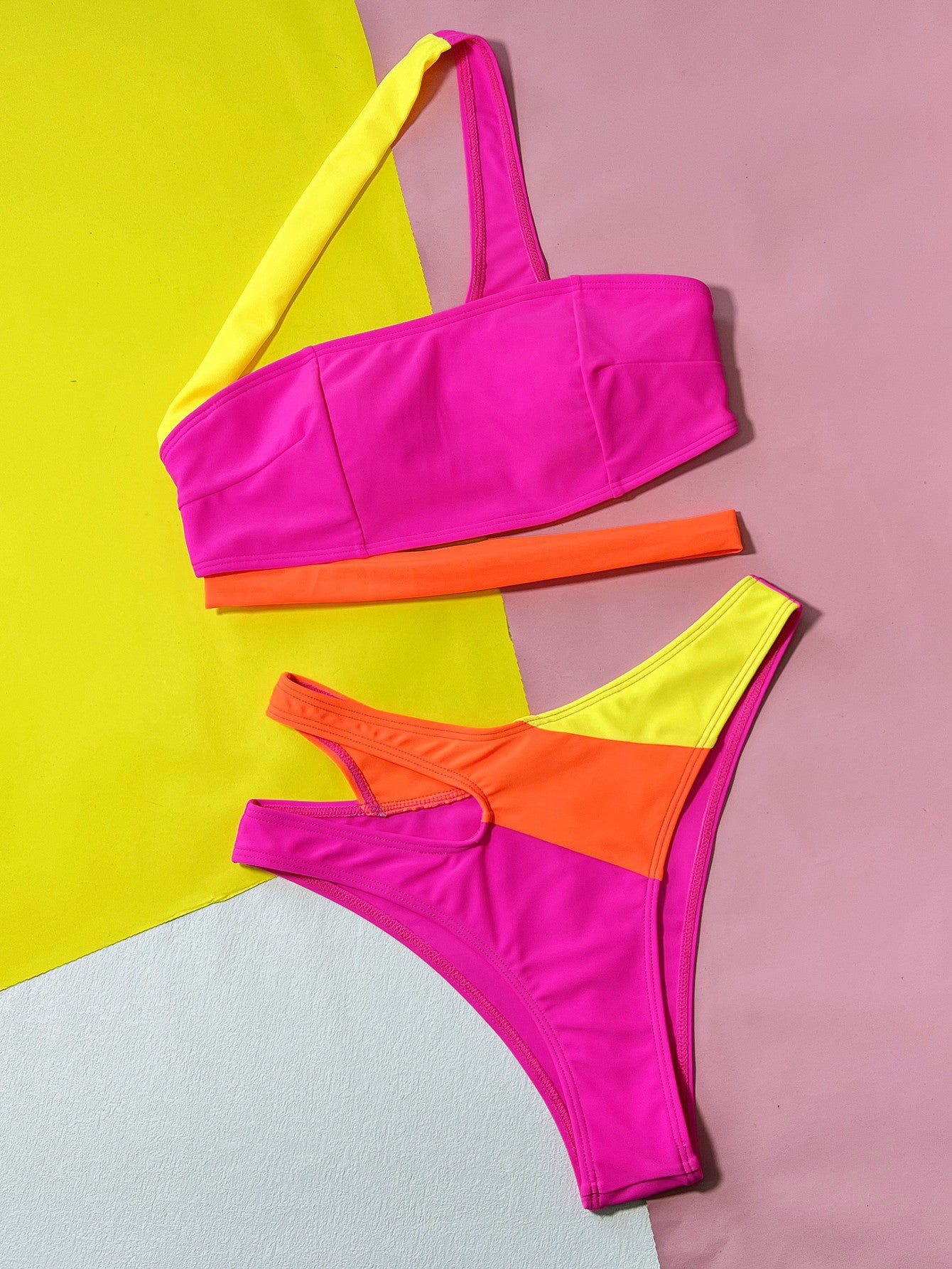 Contrast Color Bikini Swimsuit - Peek A Boo Undies